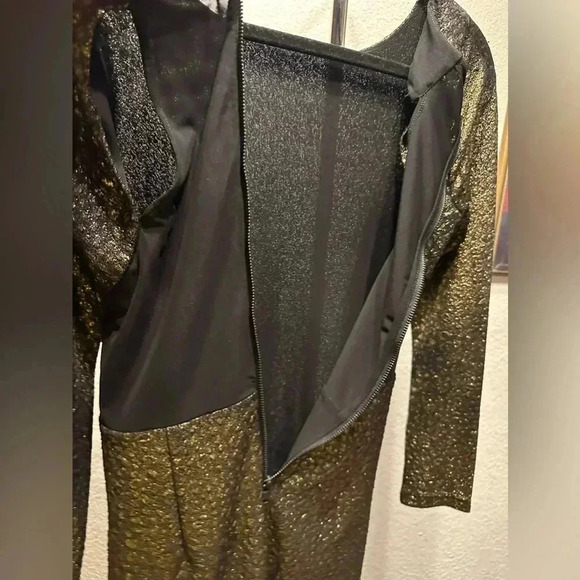 Alice + Olivia Black and Gold Metallic Long Sleeve Fitted Dress size 6 - Picture 8 of 11